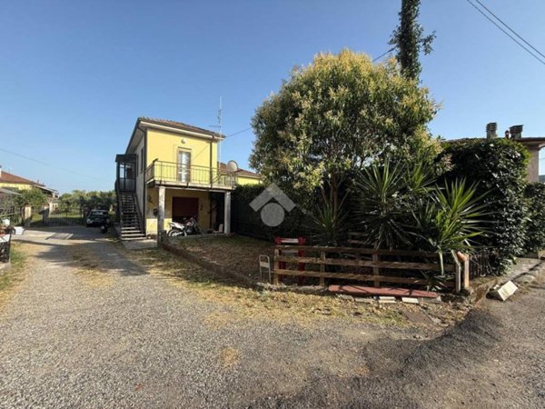 casa indipendente in vendita a Sarzana