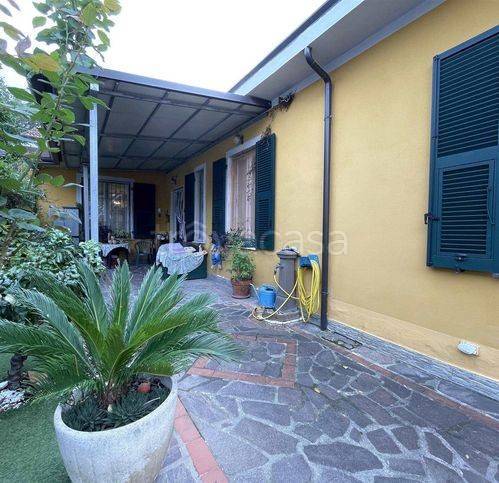 casa indipendente in vendita a Sarzana