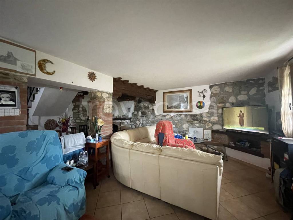 casa indipendente in vendita a Sarzana