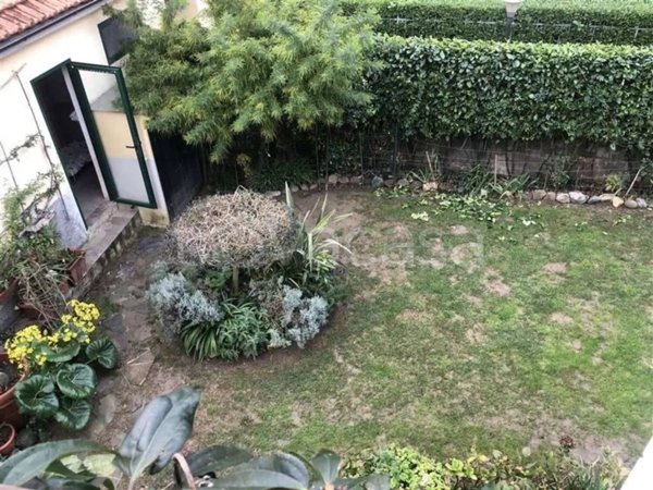 casa indipendente in vendita a Sarzana