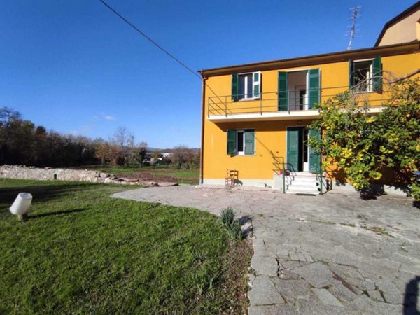 casa indipendente in vendita a Sarzana in zona Falcinello