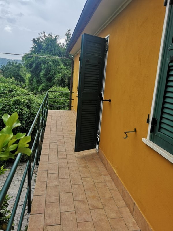 casa indipendente in vendita a Sarzana