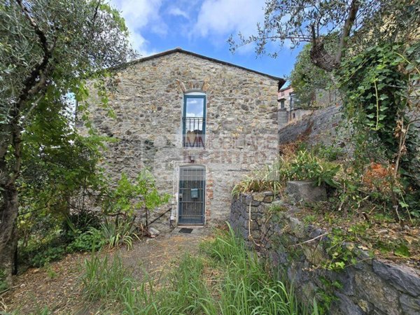 casa indipendente in vendita a Sarzana in zona Falcinello