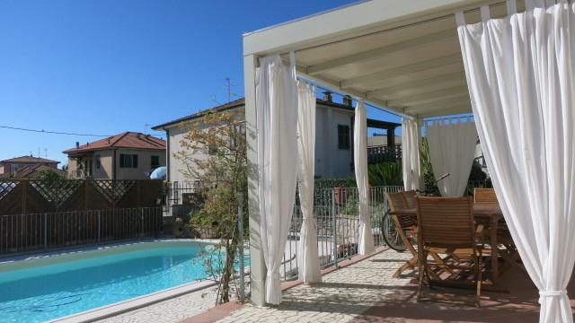 casa indipendente in vendita a Sarzana