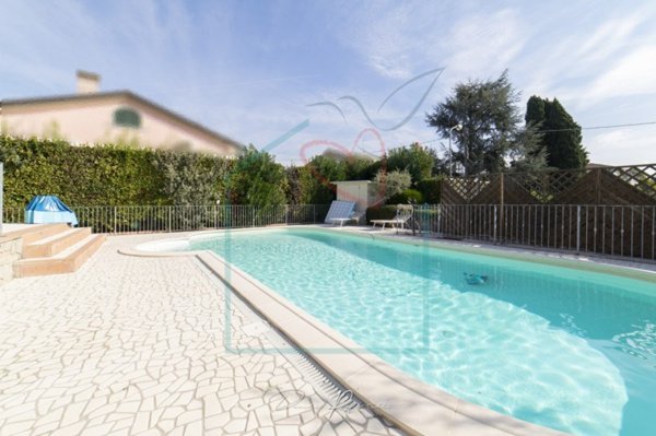 casa indipendente in vendita a Sarzana