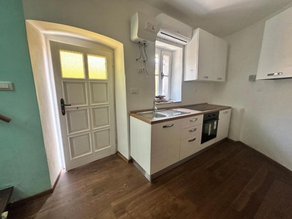 casa indipendente in vendita a Sarzana