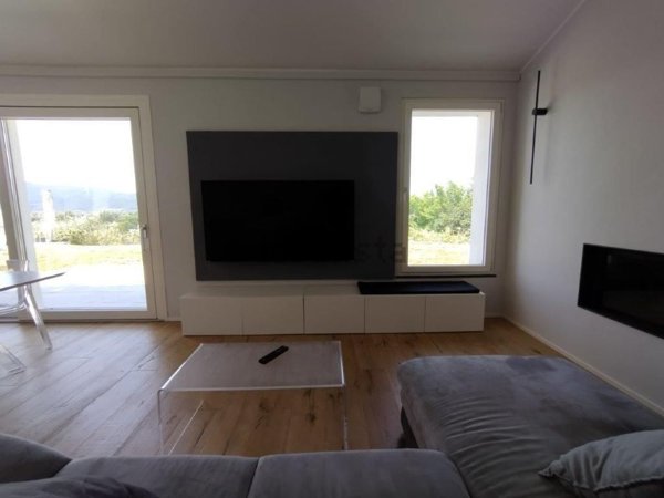 casa indipendente in vendita a Sarzana