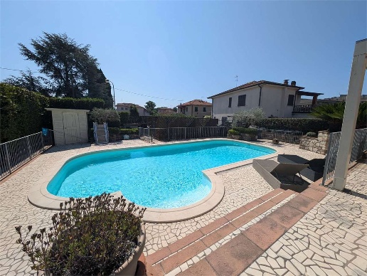 casa indipendente in vendita a Sarzana