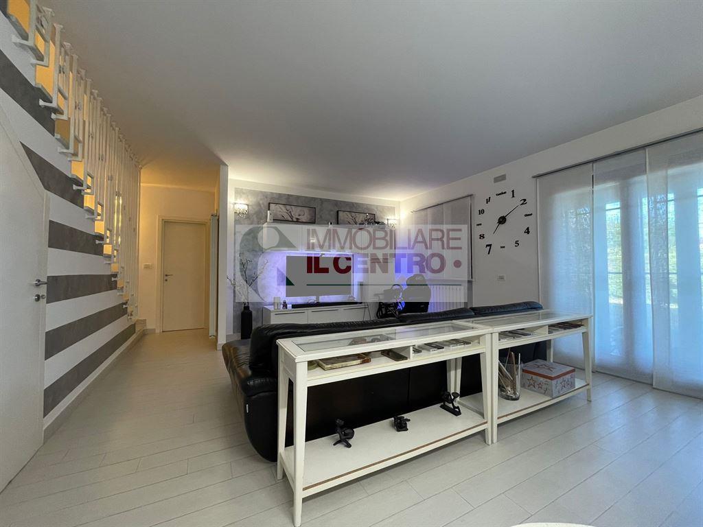 casa indipendente in vendita a Sarzana