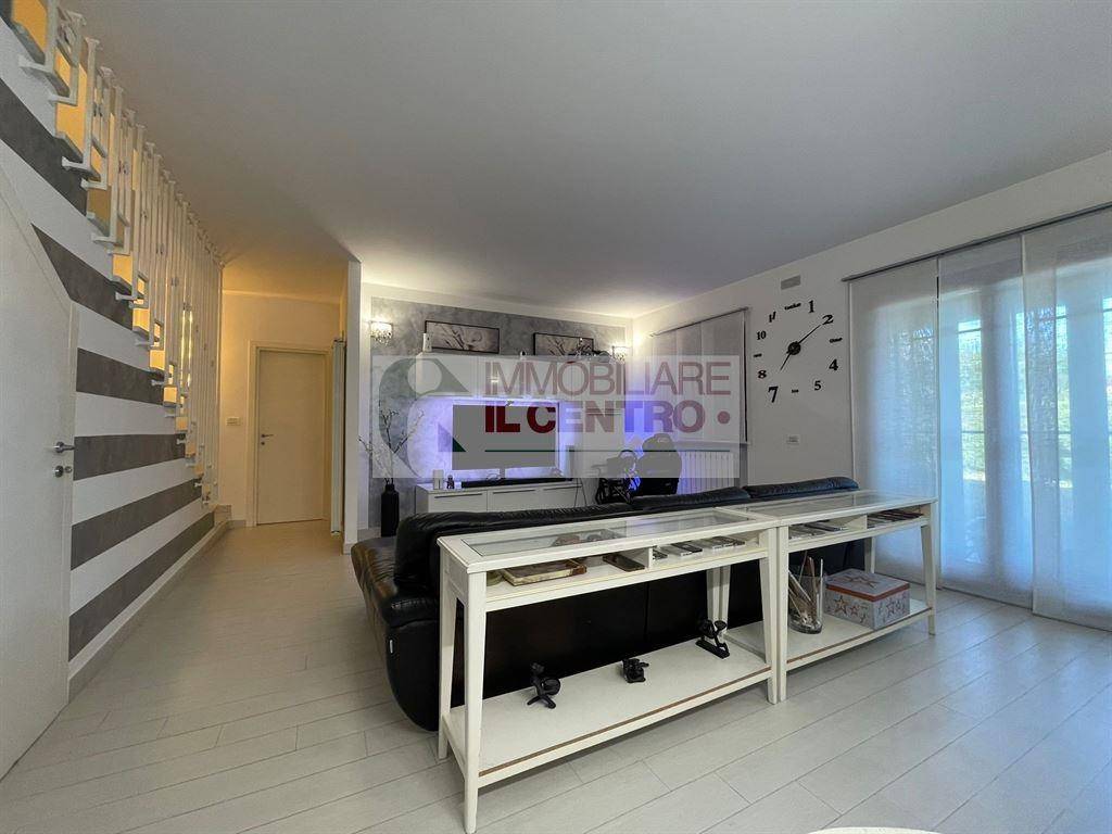 casa indipendente in vendita a Sarzana