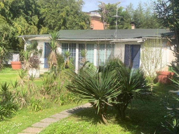 casa indipendente in vendita a Sarzana