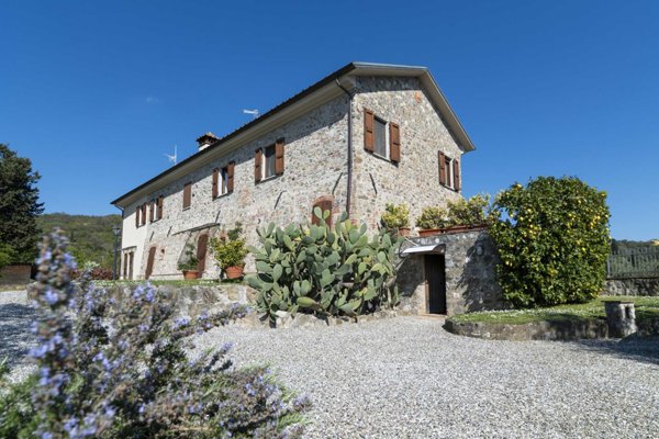 casa indipendente in vendita a Sarzana