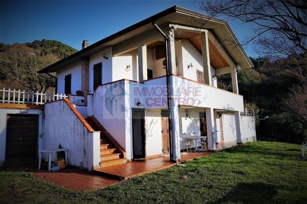 casa indipendente in vendita a Sarzana