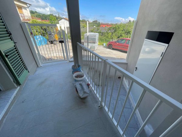 casa indipendente in vendita a Sarzana