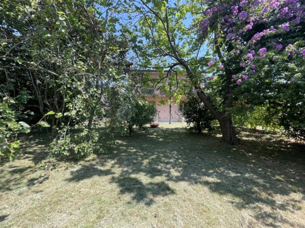 casa indipendente in vendita a Sarzana