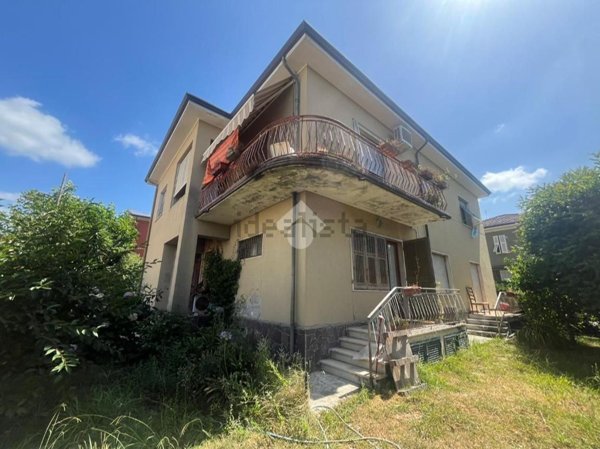 casa indipendente in vendita a Sarzana