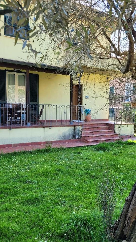 casa indipendente in vendita a Sarzana