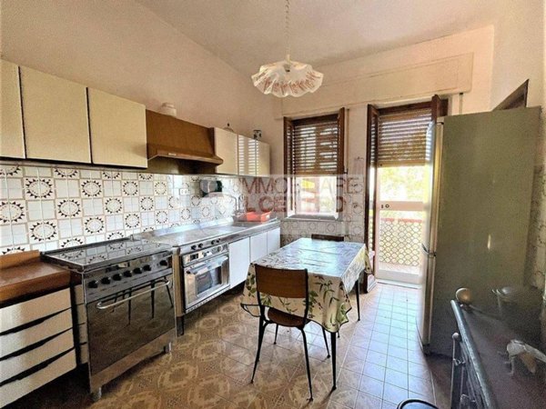 casa indipendente in vendita a Sarzana