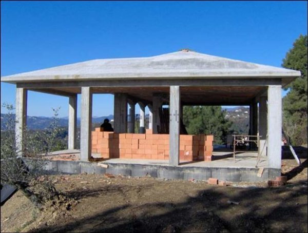 casa indipendente in vendita a Sarzana in zona Falcinello