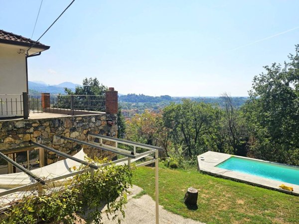 casa indipendente in vendita a Sarzana