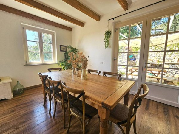 casa indipendente in vendita a Sarzana