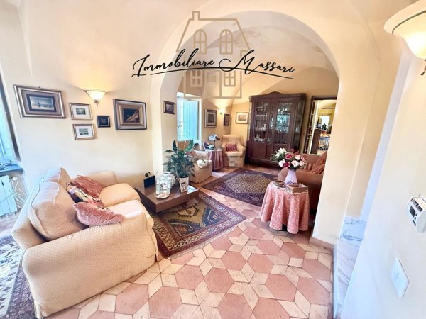 casa indipendente in vendita a Sarzana