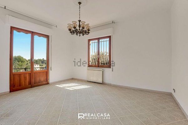 casa indipendente in vendita a Sarzana