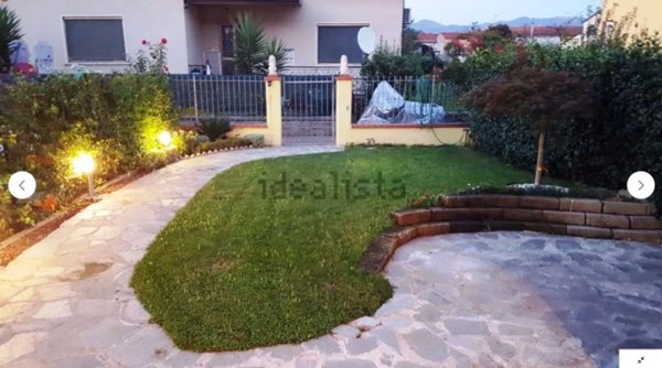 casa indipendente in vendita a Sarzana