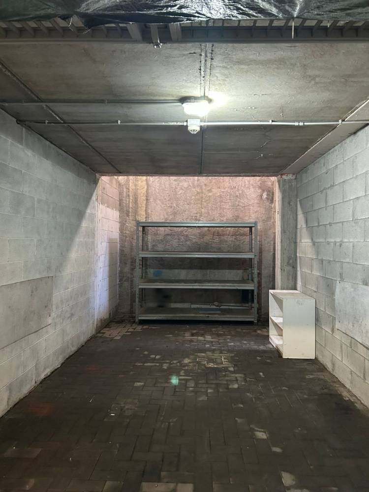locale di sgombero in vendita a Sarzana