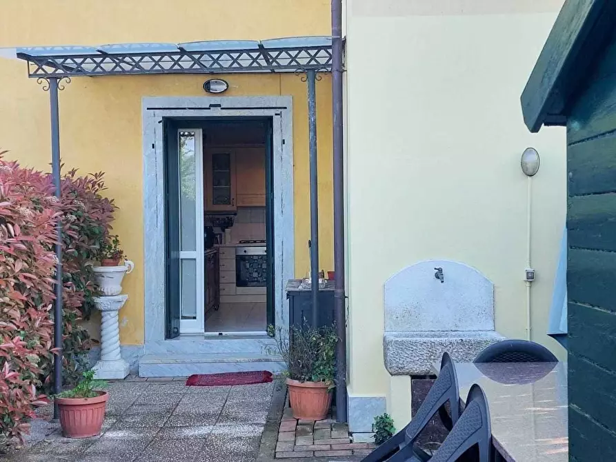 appartamento in vendita a Sarzana in zona Marinella di Sarzana