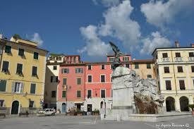 locale commerciale in vendita a Sarzana
