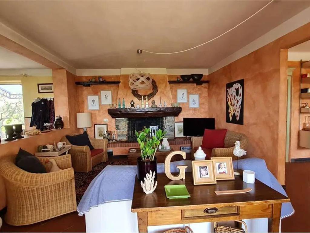 casa indipendente in vendita a Sarzana in zona Falcinello