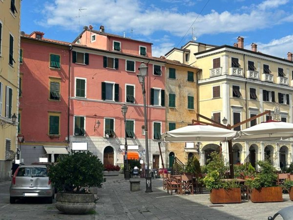 negozio in vendita a Sarzana