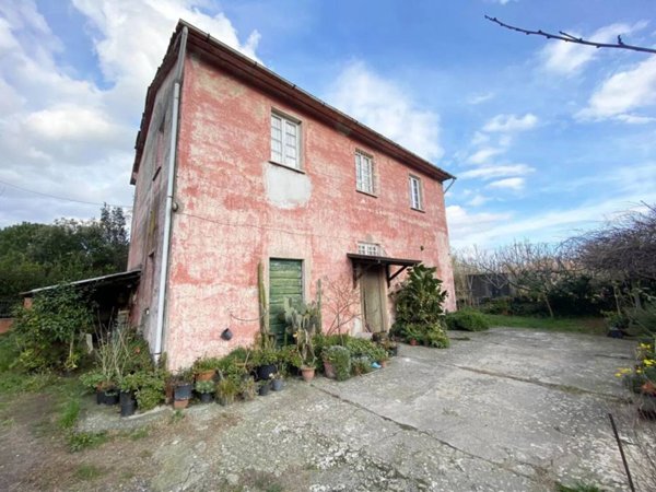 casa indipendente in vendita a Sarzana