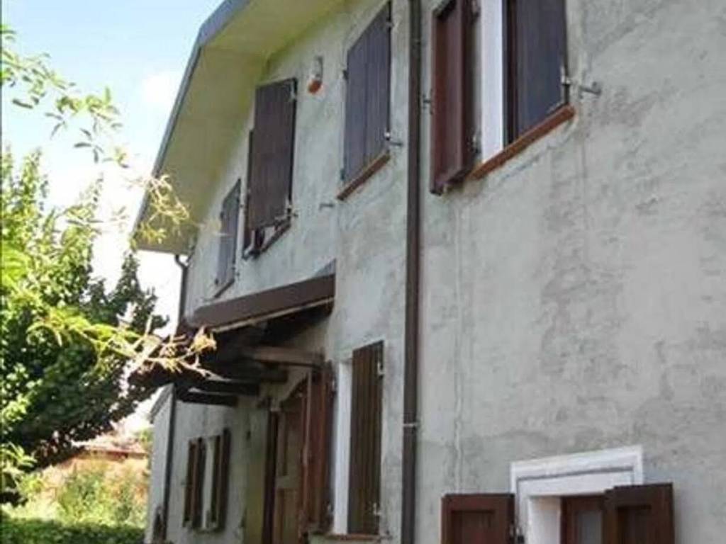 casa indipendente in vendita a Sarzana