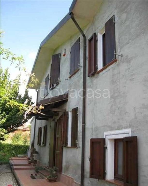 casa indipendente in vendita a Sarzana
