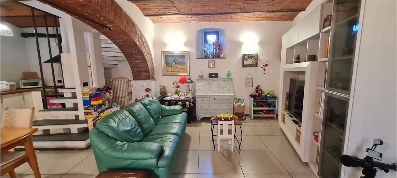 casa indipendente in vendita a Sarzana