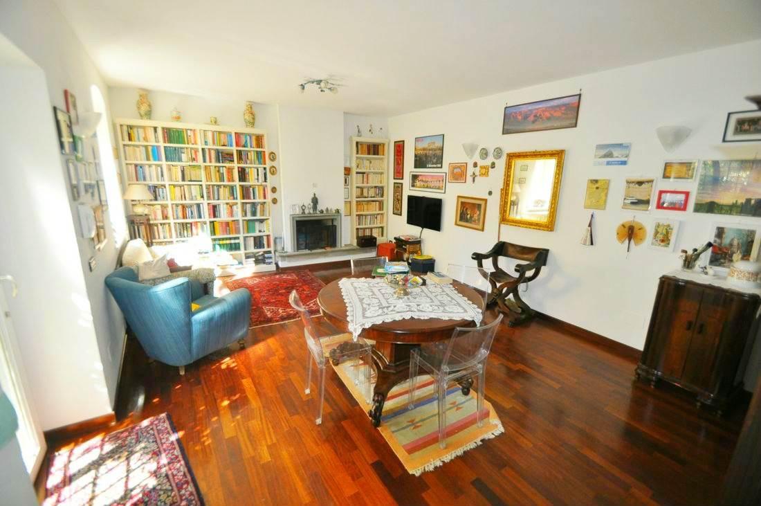 casa indipendente in vendita a Sarzana