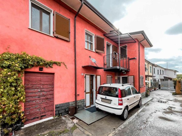 casa indipendente in vendita a Sarzana