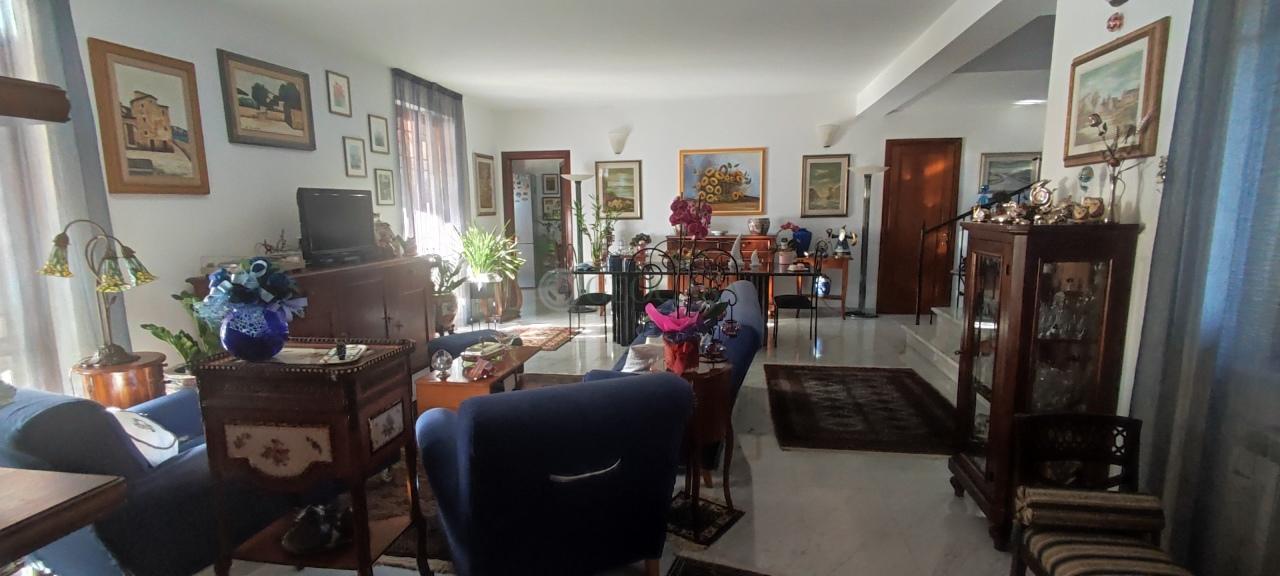 casa indipendente in vendita a Sarzana