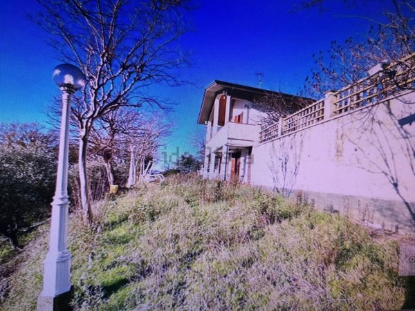 casa indipendente in vendita a Sarzana