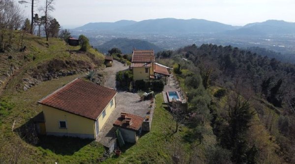 casa indipendente in vendita a Sarzana