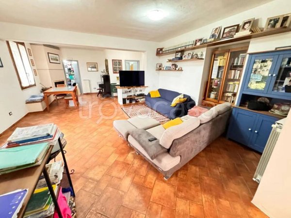 casa indipendente in vendita a Sarzana