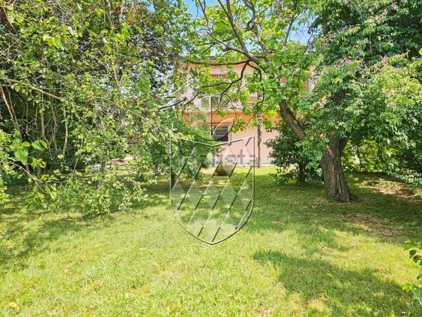 casa indipendente in vendita a Sarzana