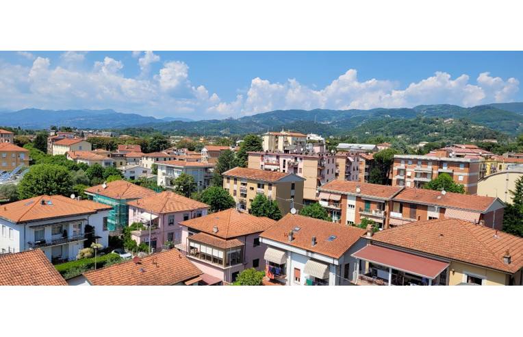 appartamento in vendita a Sarzana in zona Marinella di Sarzana