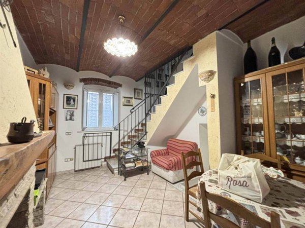 casa indipendente in vendita a Sarzana