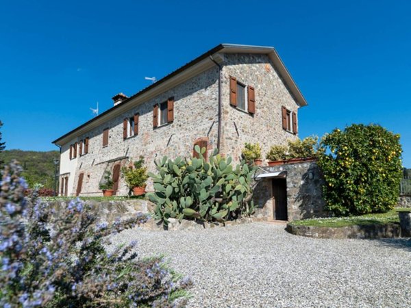 casa indipendente in vendita a Sarzana in zona Falcinello