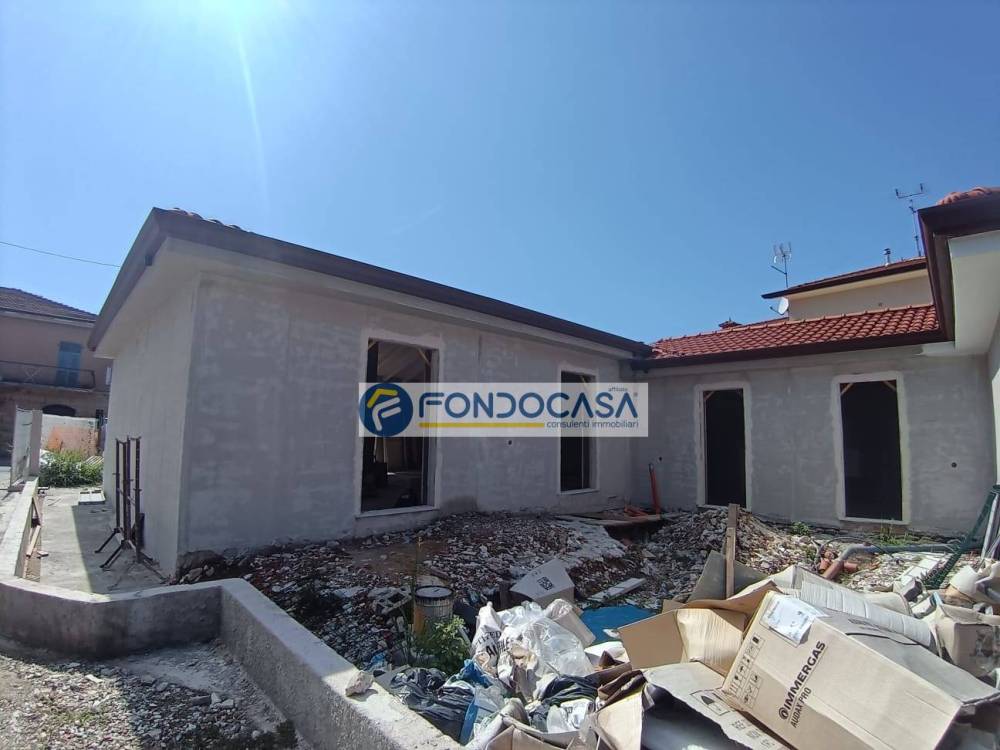 casa indipendente in vendita a Sarzana