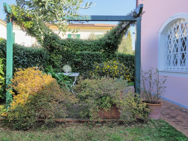 casa indipendente in vendita a Sarzana