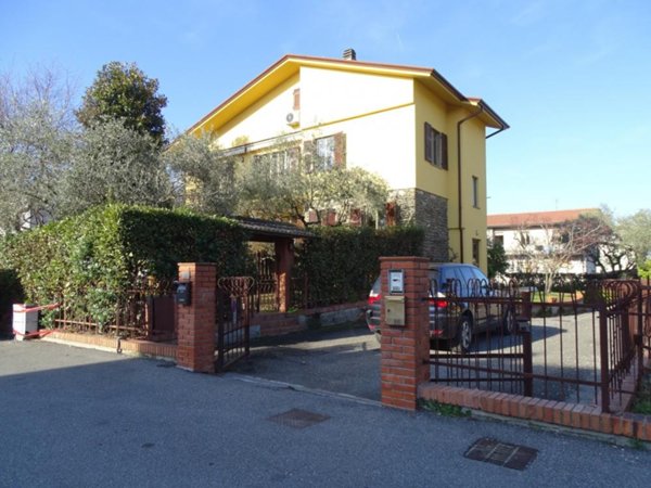 casa indipendente in vendita a Sarzana